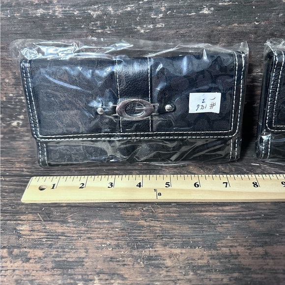 GU3SS Black Women's Wallet NWT - Picture 6 of 6